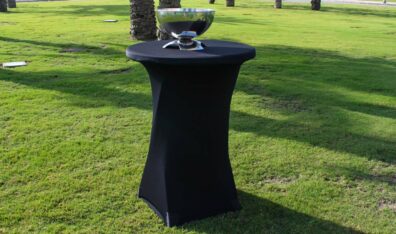 mesa allta con funda negra y cubitera de acero inoxidable