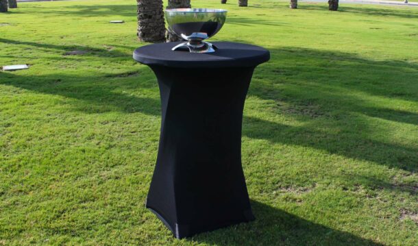 mesa allta con funda negra y cubitera de acero inoxidable