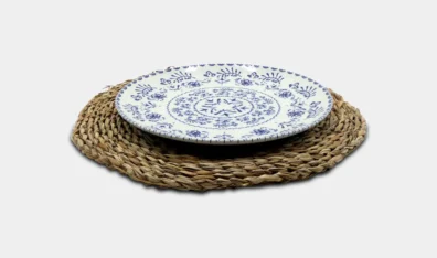 plato llano con decoracion en forma de mosaico 28 centimetros sobre decoración de mesa circular fabricado en esparto